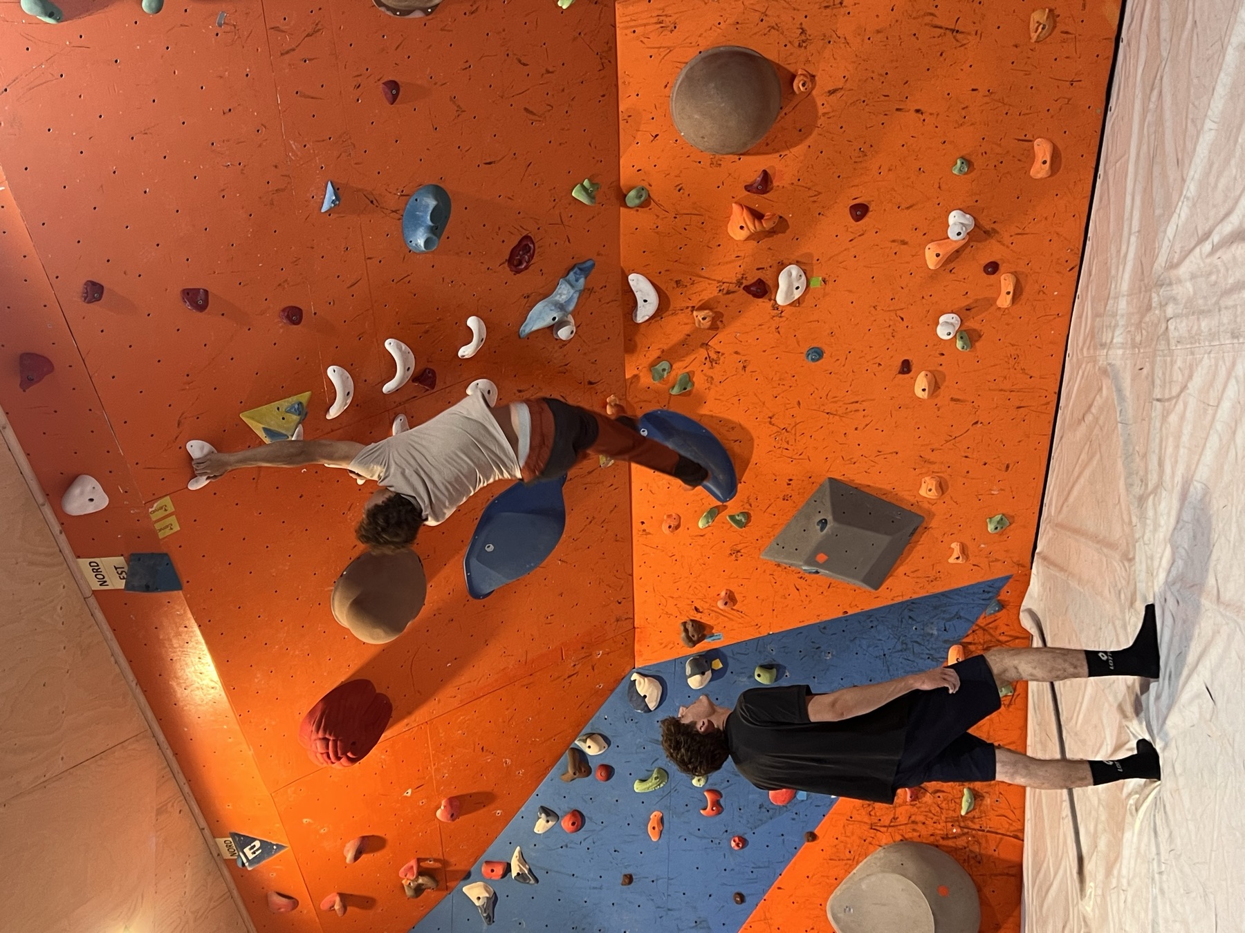 Grimpeurs en plein bloc